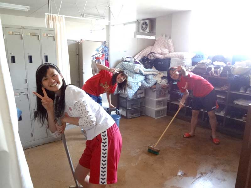 女子水泳部 更衣室 