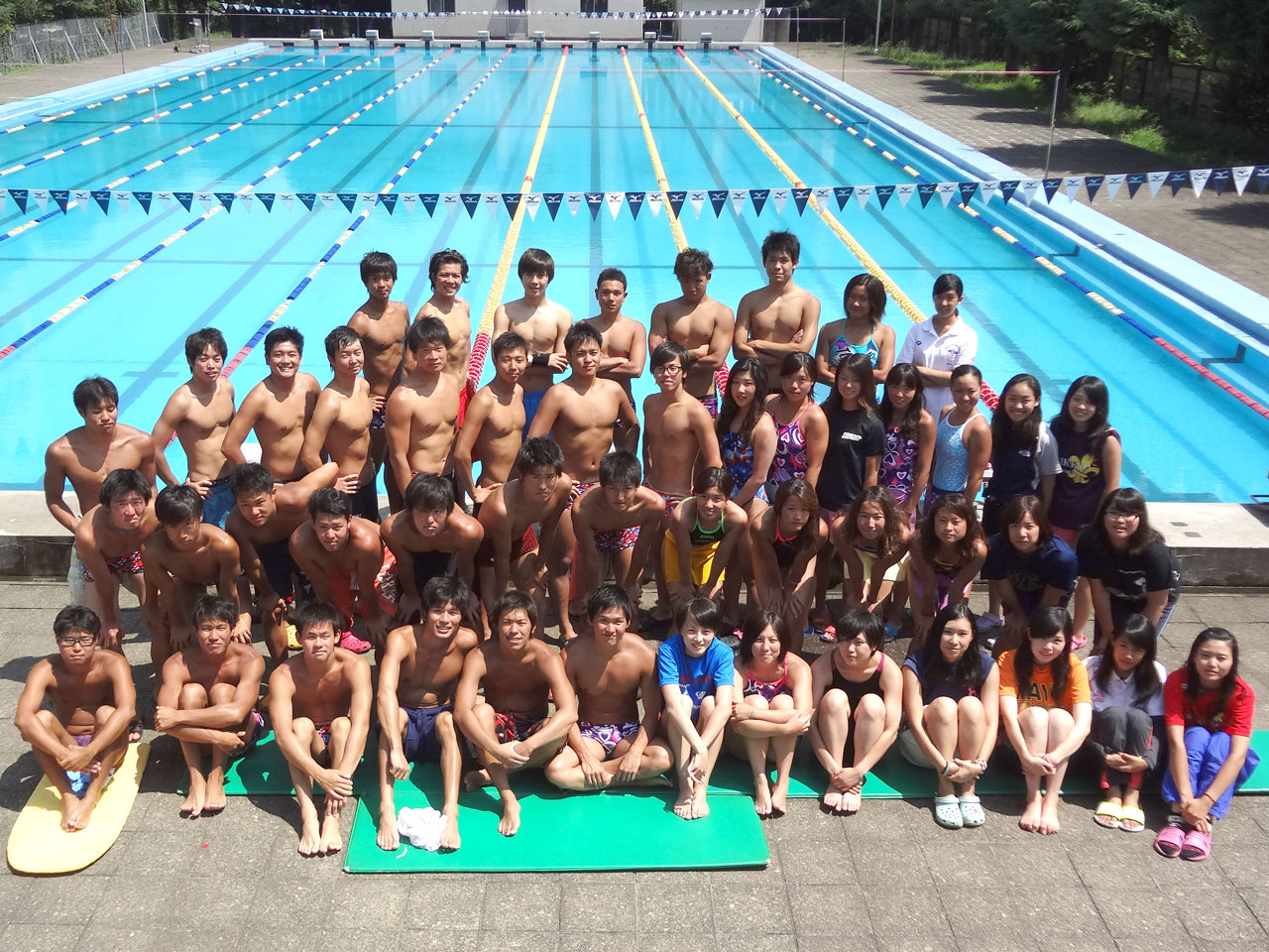 大学水泳大会集合画像 
